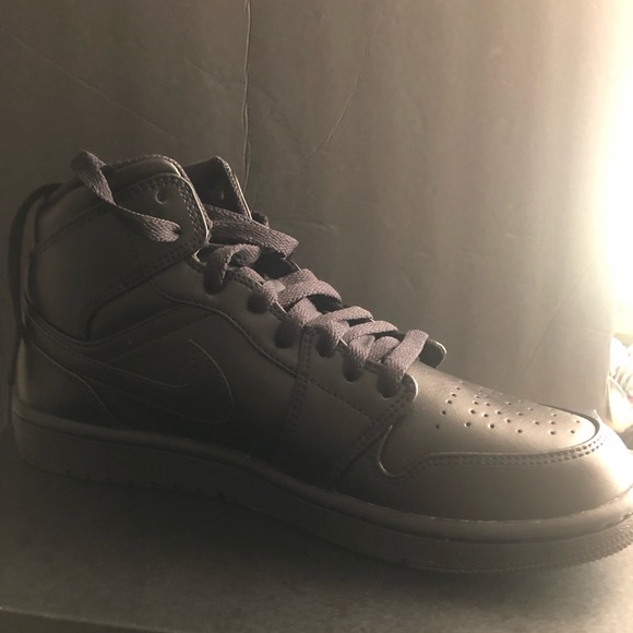 Air Jordans 1 Mid🖤 - Picture 5 of 14